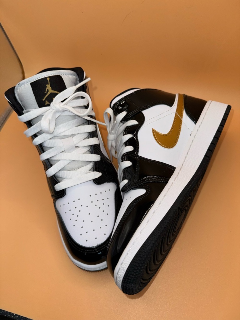 Nike Air Jordan 1 Mid SE Black Gold Patent Women’s 7 (5.5Y) Worn Once - Picture 9 of 16